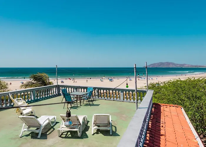 Witch's Rock Surf Camp Hotel